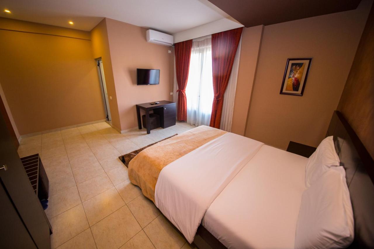 Hotel Denver Tirana Habitación foto